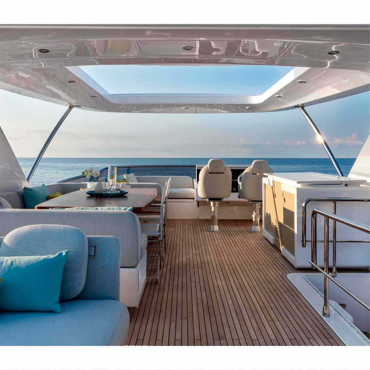 Azimut 74. Foto e vídeo Instagram @azimutyachts_brasil