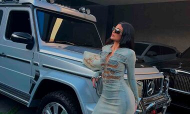 Os carros de luxo de Kylie Jenner: já posou com R$ 20 mi em veículos. Instagram @kyliejenner