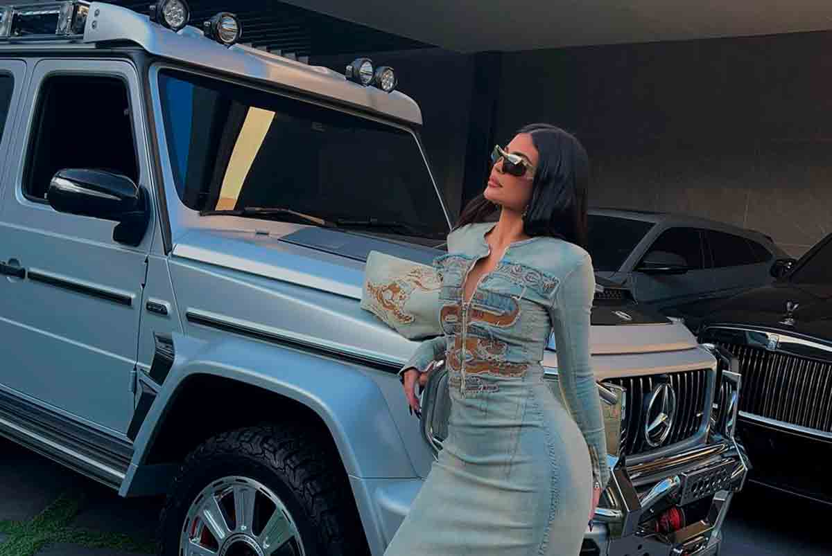 Os carros de luxo de Kylie Jenner: já posou com R$ 20 mi em veículos. Instagram @kyliejenner