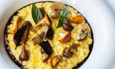 Risoto de açafrão com cogumelos da floresta