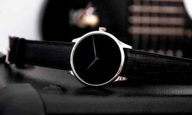 Esse relógio de luxo é feito com material mais escuro do mundo. Foto: Vantablack/Divulgação