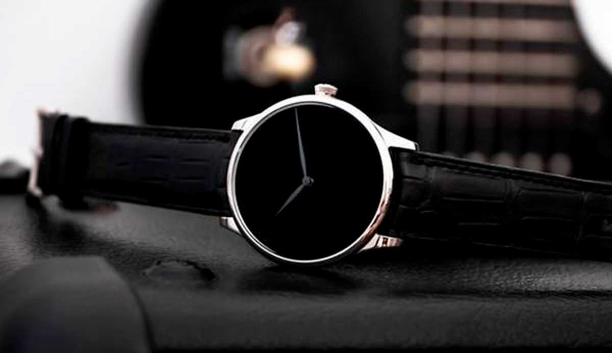 Esse relógio de luxo é feito com material mais escuro do mundo. Foto: Vantablack/Divulgação