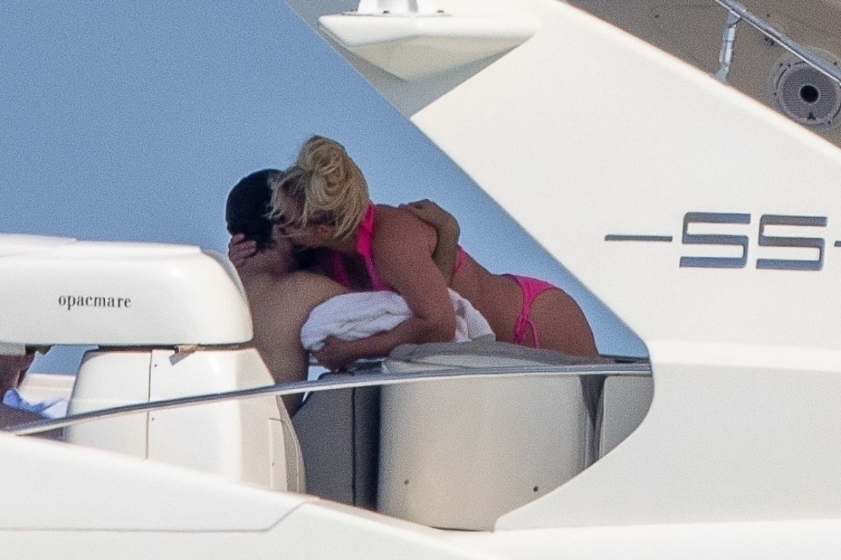 Britney Spears compartilha um vídeo dançando das férias com o marido Sam Asghari