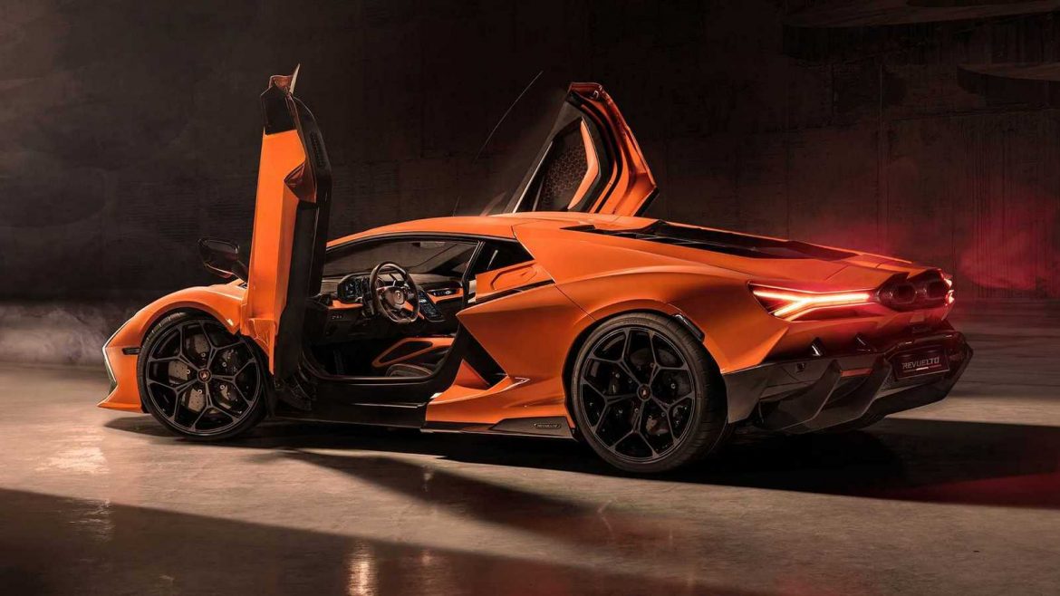 Supercarro Revuelto da Lamborghini avaliado em R$ 4.4 milhões está esgotado até o final de 2025.