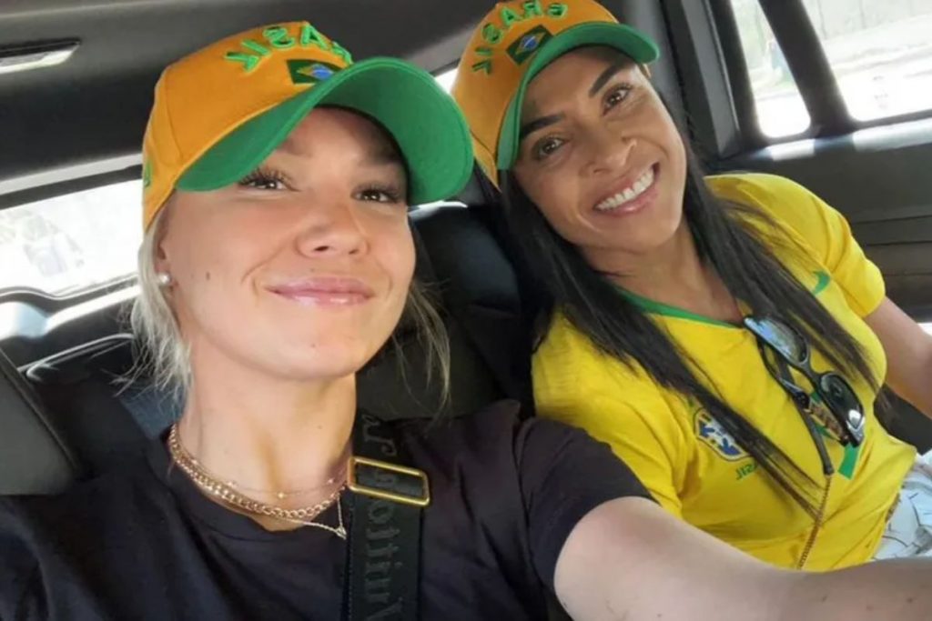 Marta ganha post da namorada em estreia do Brasil na Copa