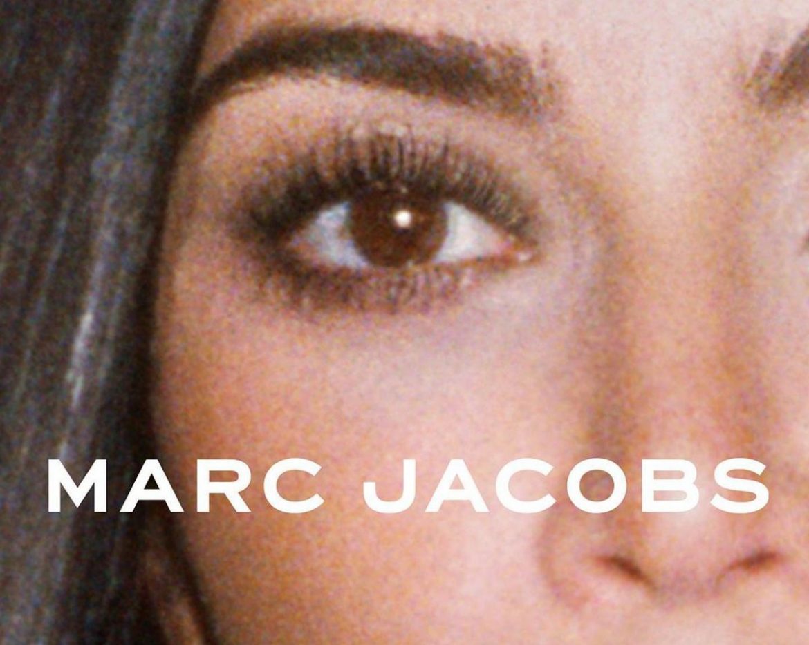 Kim Kardashian parece fascinante como o novo rosto de Marc Jacobs