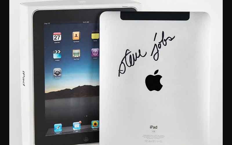 iPad autografiado por Steve Jobs