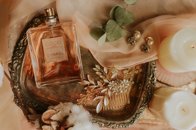 5 luksusowych zapachów na prezent dla kobiety