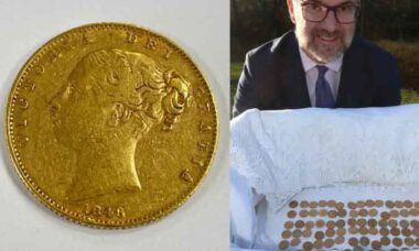 Moedas encontradas em fronhas e meias foram vendidas por R$ 627 mil