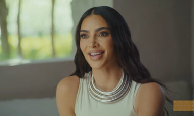 Kim Kardashian vende bolsa suja por R$ 345 mil