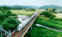Novo trem de luxo do Japão tem vista panorâmica e lembra o interior de jato particular