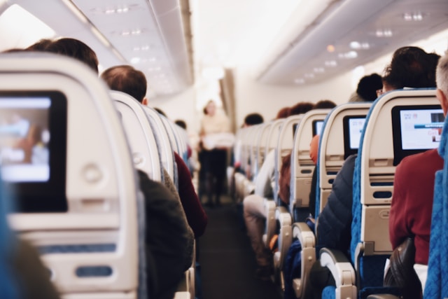 TikToker compartilha truque para evitar completamente o assento do meio nos voos
