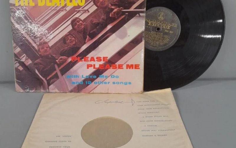 Vinil 'raro' dos Beatles encontrado em loja de caridade em Londres é vendido por mais de R$ 35.500