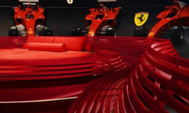 Passe a noite no Museu da Ferrari com os carros mais lendários