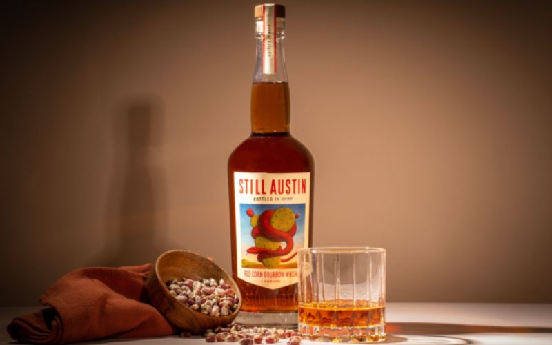 Destilaria do Texas acaba de lançar um Bourbon feito de milho vermelho