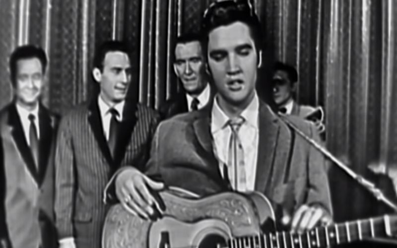 Sapati di camoscio blu di Elvis Presley venduti all'asta per 745.000 R$