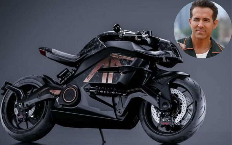 Collezione di Ryan Reynolds, l'attore di Deadpool, include una moto elettrica da 694.560 R$; scopri di più