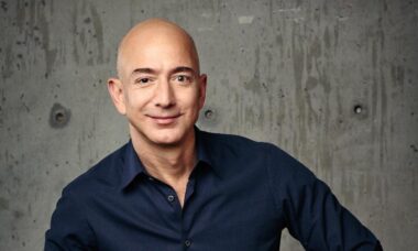 Jeff Bezos comprou secretamente um jato particular de R$ 80 milhões