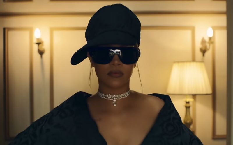 Rihanna nella nuova campagna Dior; guarda