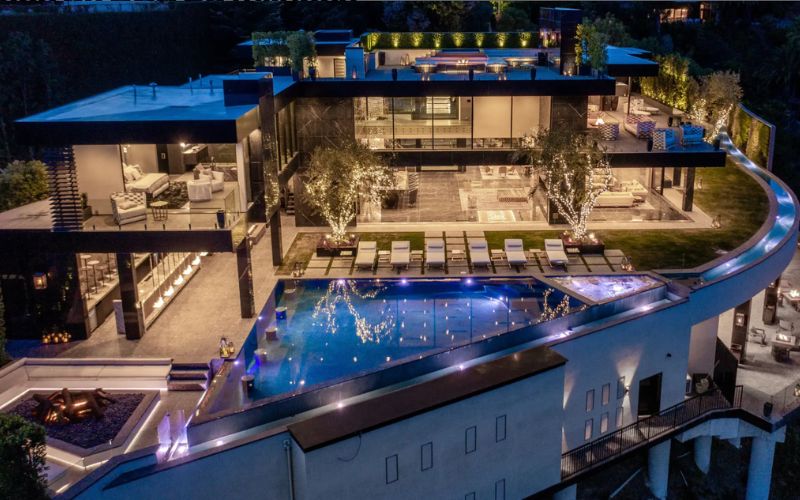 Megamansion in Los Angeles met nachtclub en vodka-proefkamer zoekt