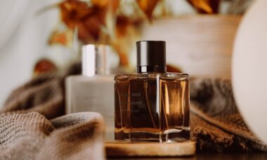 3 perfumes femininos e masculinos para usar no calor