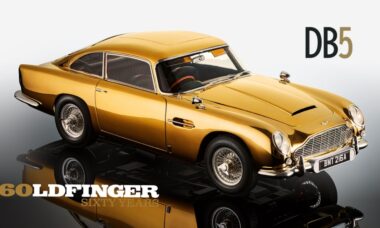 Aston Martin DB5 de James Bond banhado a ouro pode ser seu por R$ 180 mil