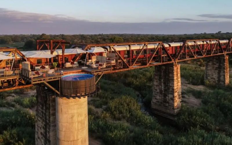 Treno abbandonato trasformato in hotel di lusso in Sudafrica; guarda le foto