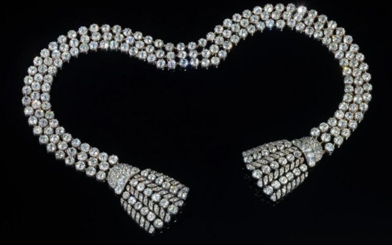 Colar de diamante surpreende Sotheby's ao ser vendido por US$ 4,7 milhões