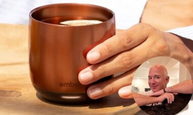 A caneca inteligente favorita de Jeff Bezos, a Ember Mug 2, realmente "vale seu peso em ouro"