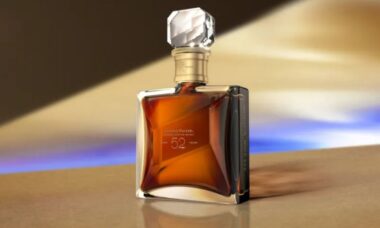 Johnnie Walker lança uma edição limitadíssima de Blended Scotch com 52 anos 