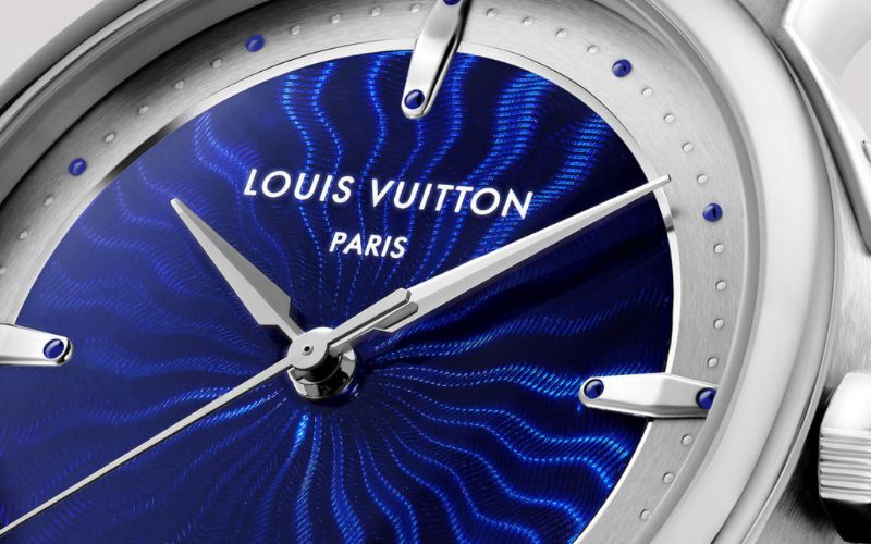 Louis Vuitton Escale: luxo em platina com design de 39mm