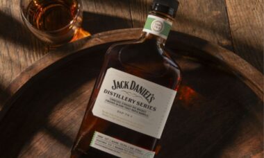 Jack Daniel's acaba de lançar um novo uísque de edição limitada envelhecido em barris de bordo 