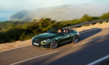 Este BMW Z4 2025 combina câmbio manual clássico com desempenho de última geração