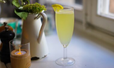 Como fazer o drink French 75; que fica ainda melhor com champanhe de verdade 