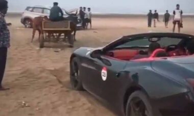 VÍDEO: Ferrari de US$ 350 mil presa é resgatada por uma carroça de boi. Foto e vídeo. X @lordujjwal7