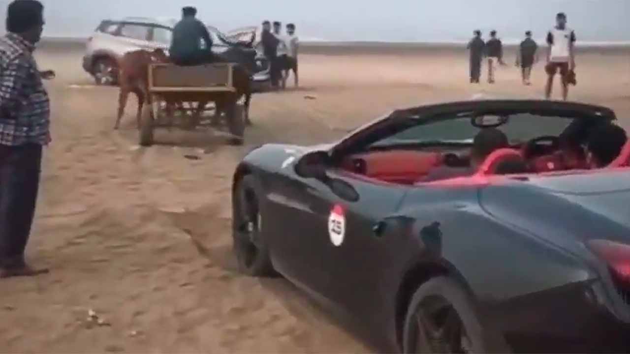 VÍDEO: Ferrari van $350.000 vast wordt gered door een ossenkar. Foto en video. X @lordujjwal7