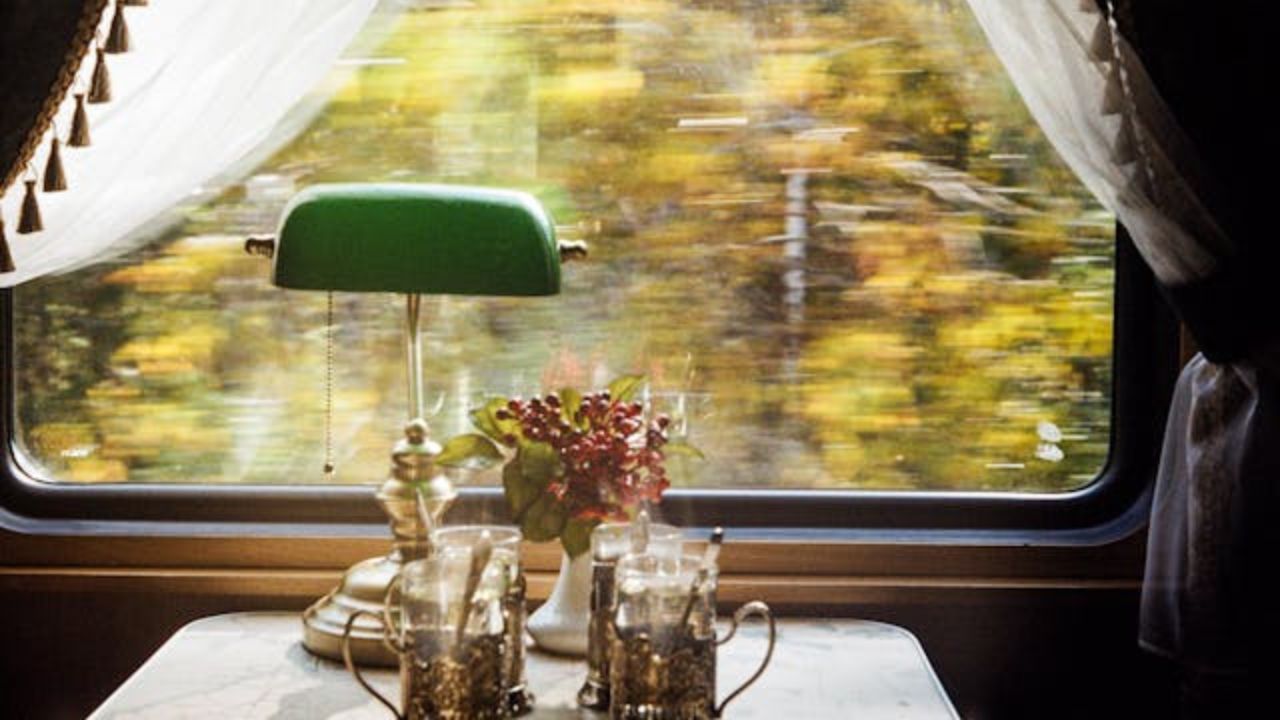 Viajar de trem de luxo é a nova tendência no turismo sofisticado; veja os roteiros que estão conquistando o mundo