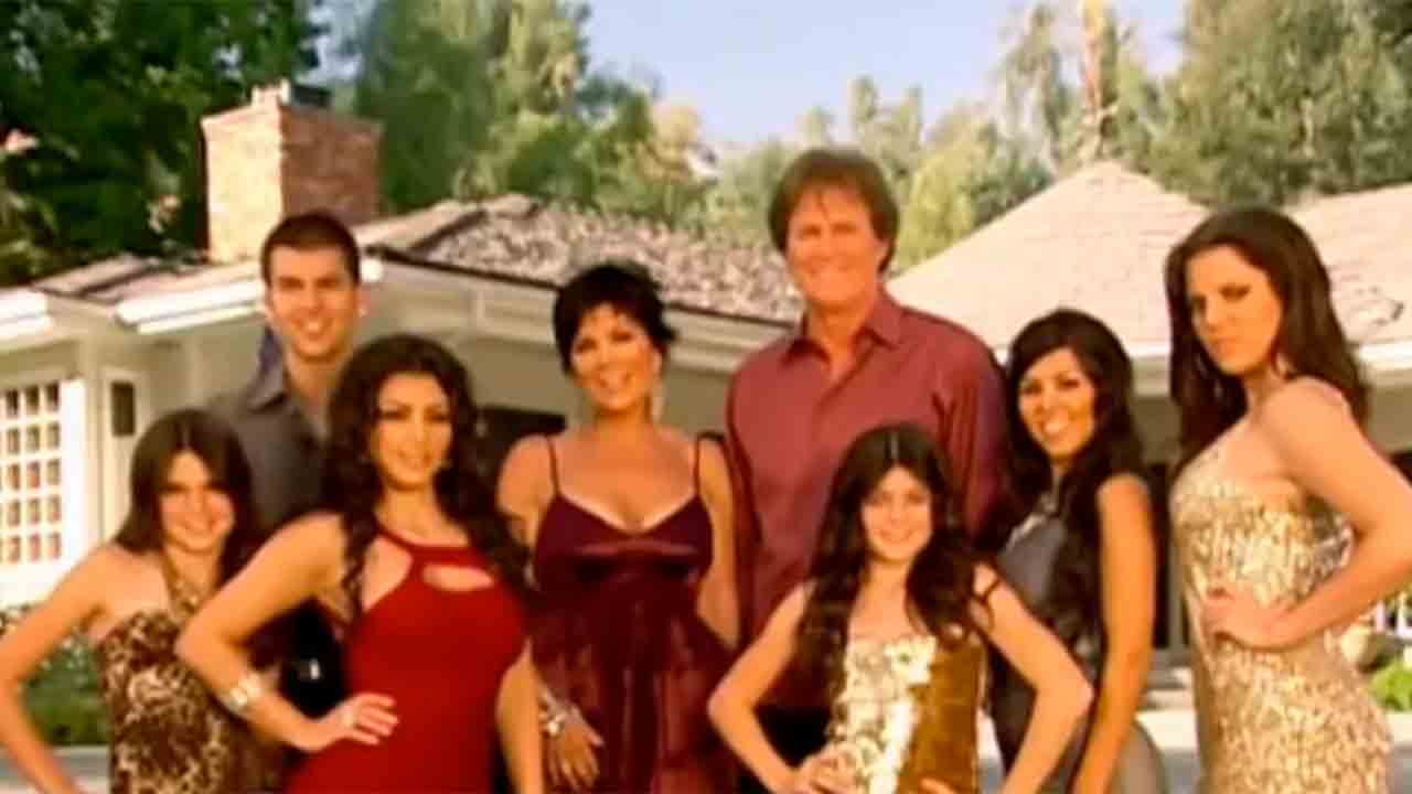Casa icônica de “Keeping Up With The Kardashians” é colocada à venda por US$ 13,5 milhões. Reprodução/YouTube