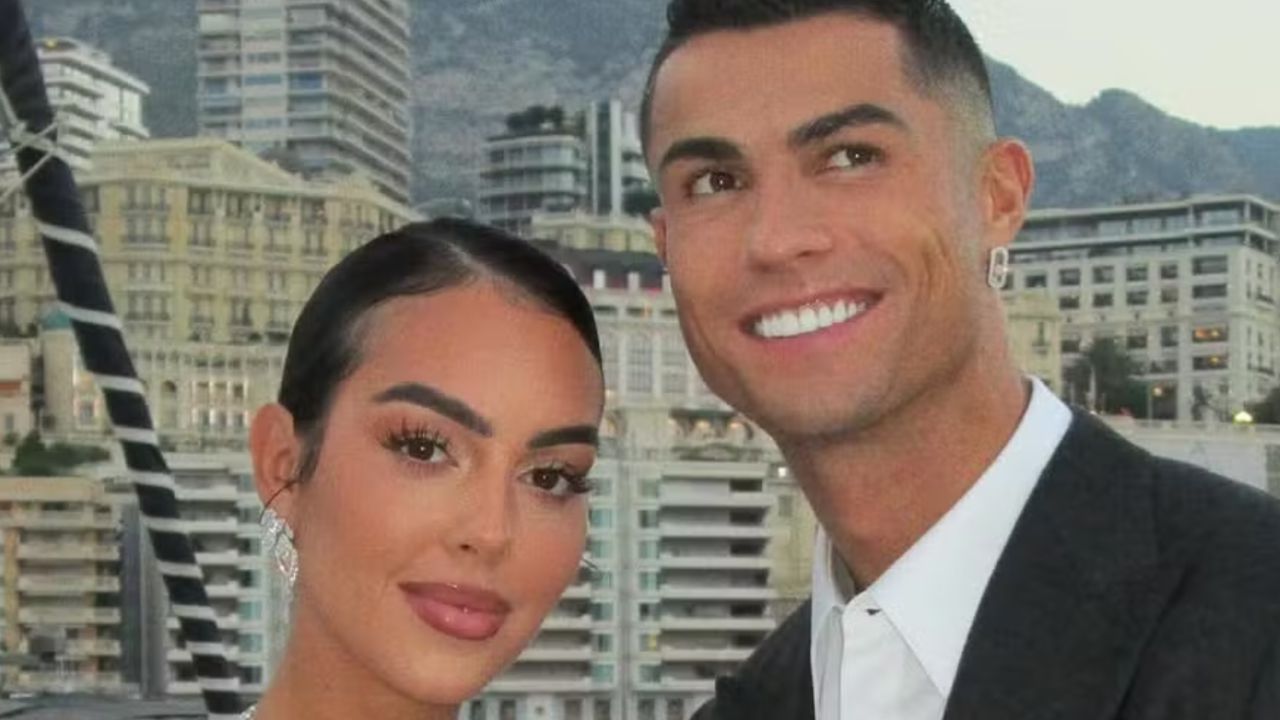 Cristiano Ronaldo surprises Georgina with a 30-carat engagement ring