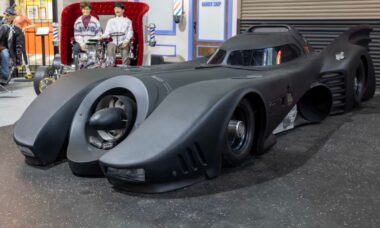 Réplica do Batmóvel de 1989 será leiloada sem reserva: um ícone de Gotham pronto para as ruas