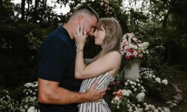 Taylor Swift revive o icônico relógio Cartier Santos Demoiselle de US$ 19.000