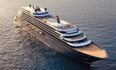 Hotéis de luxo estão lançando navios de cruzeiro e chamando-os de "iates" — mas será que realmente são?