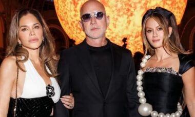 Jeff Bezos e Lauren Sánchez brilham em Paris enquanto iate de US$ 500 milhões recebe manutenção
