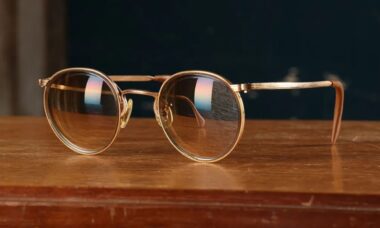 Os icônicos óculos de John Lennon podem ser vendidos por quase US$ 400 mil em leilão