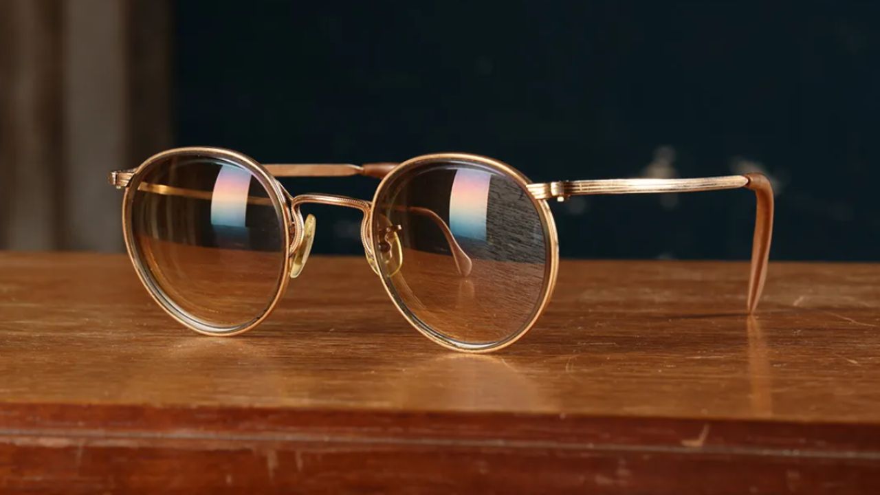 Os icônicos óculos de John Lennon podem ser vendidos por quase US$ 400 mil em leilão