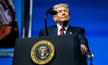 A casa onde Donald Trump passou a infância é colocada à venda por valor milionário; descubra