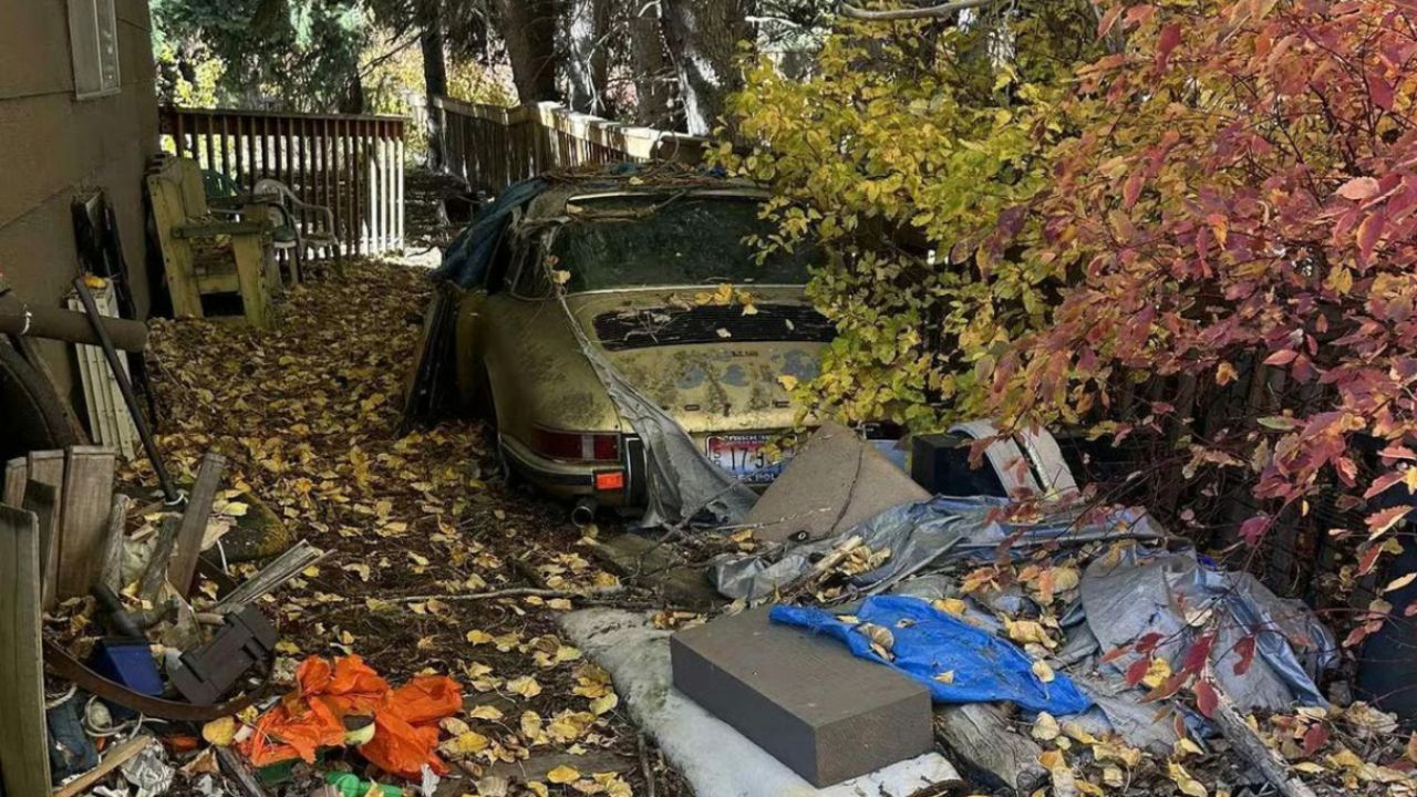 Porsche 911 abandonado por 31 anos é encontrado e se transforma no projeto de restauração mais surpreendente do ano
