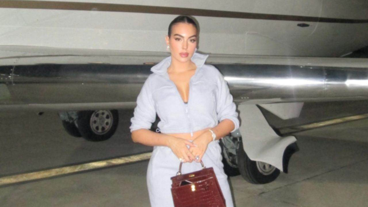 Georgina Rodríguez posa com bolsa de R$ 145 mil e aliança de R$ 27 milhões em jatinho — e internet vai à loucura