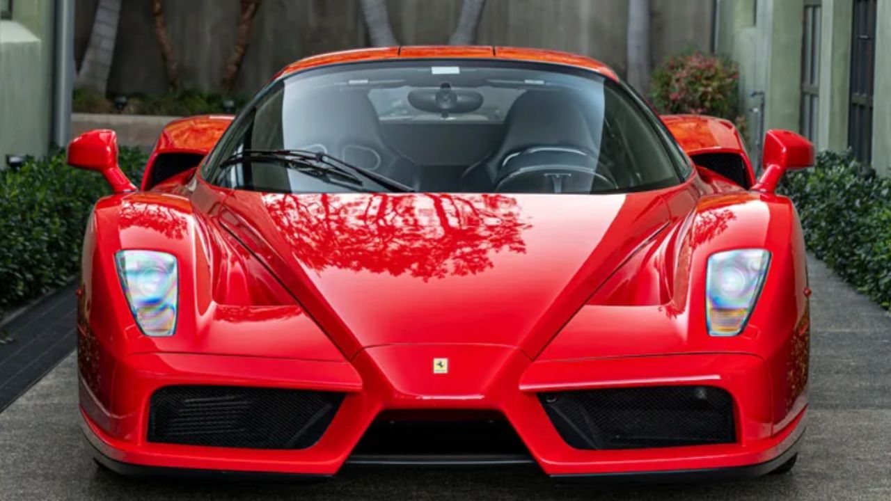 Esta Ferrari Enzo de 2003 pode alcançar US$ 6 milhões em leilão.