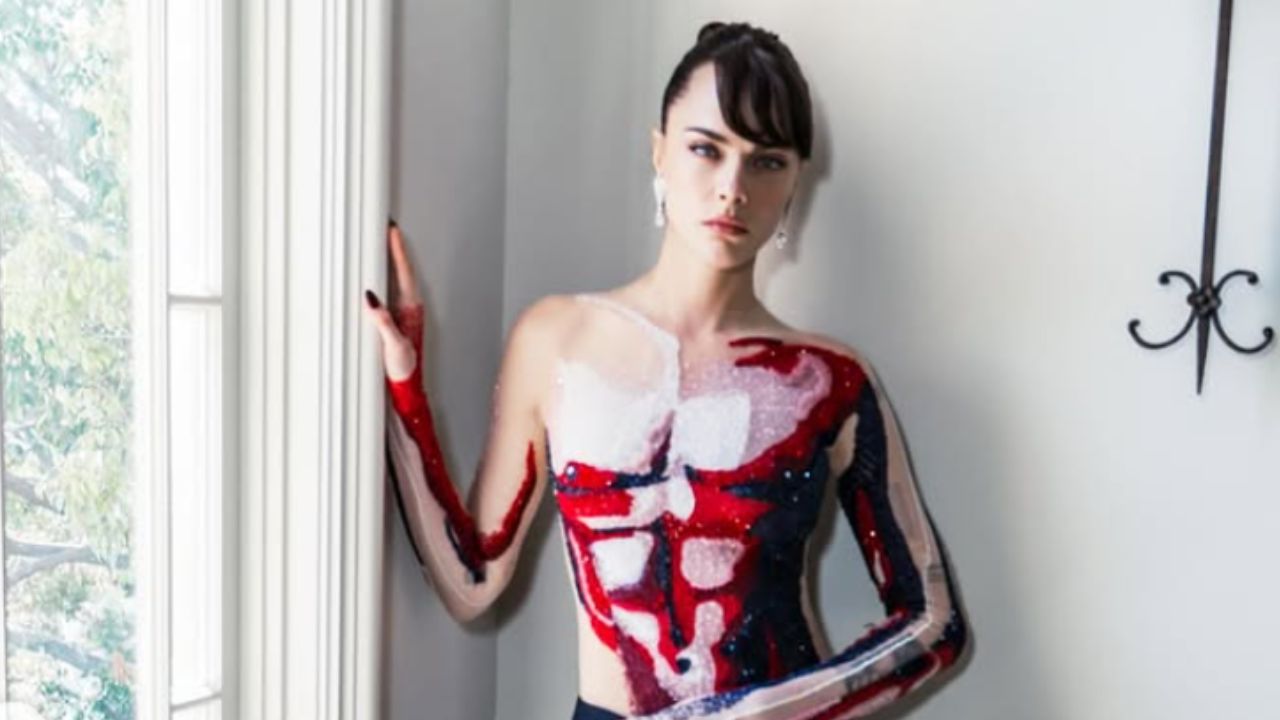 “Bisarr” kjole fra Cara Delevingne stjeler showet på etter-Oscar-festen og blir kveldens mest omtalte antrekk